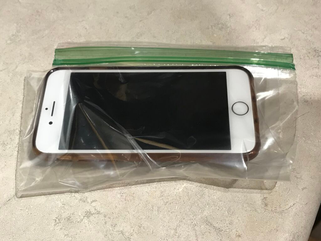 Put a phone in resealable plastic bag to make it waterproof – YouYooz